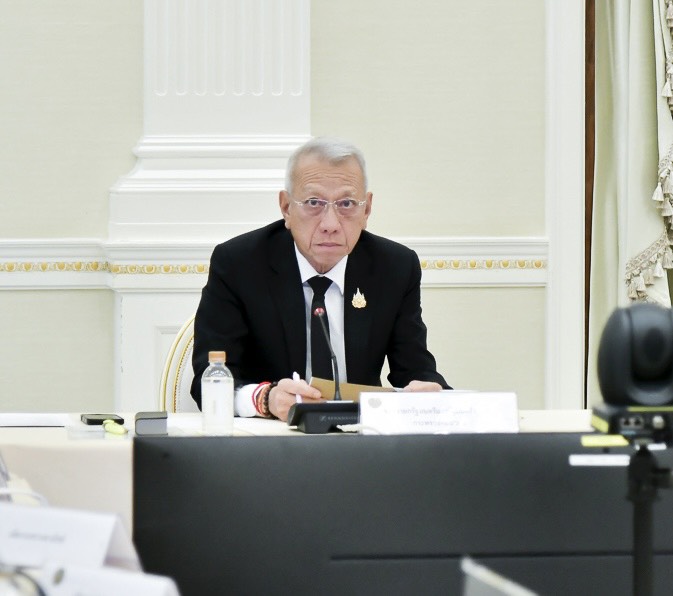 รองนายกฯ &ldquo;พิพัฒน์&rdquo; นั่งหัวโต๊ะประชุม ศบก. ในฐานะผู้อำนวยการศูนย์ฯ ติดตามสถานการณ์สู้รบตะวันออกกลาง กำหนดแนวทางรับมือผลกระทบต่อไทย บูรณาการการทำงานทุกฝ่าย พร้อมสื่อสารสร้างความเข้าใจที่ถูกต้องแก่ประชาชน