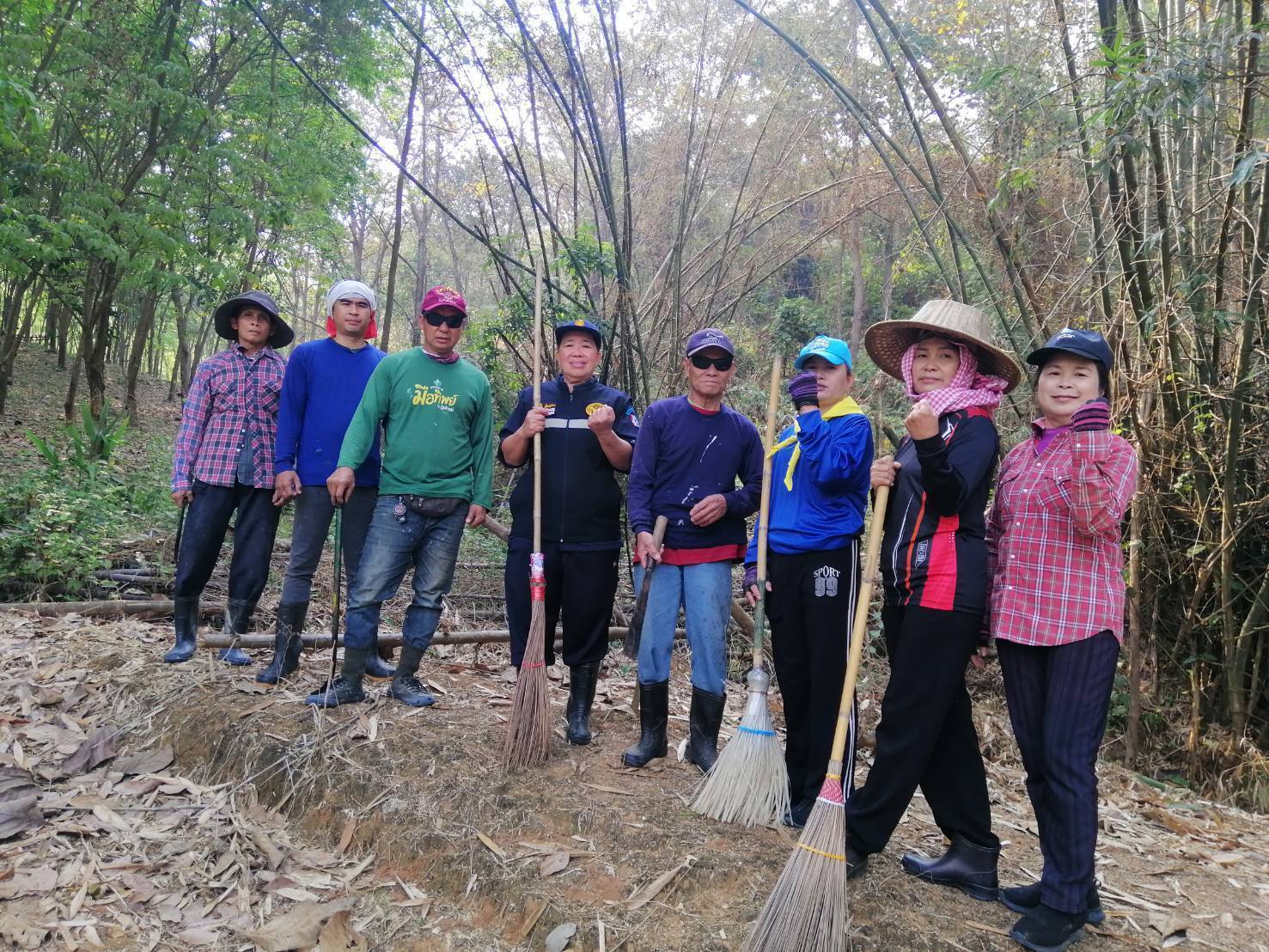 เวียงชัยเข้มแข็ง! ชาวป่าบงร่วมใจลาดตระเวน-ทำแนวกันไฟ ป้องกันหมอกควันเพื่อลมหายใจของชุมชน