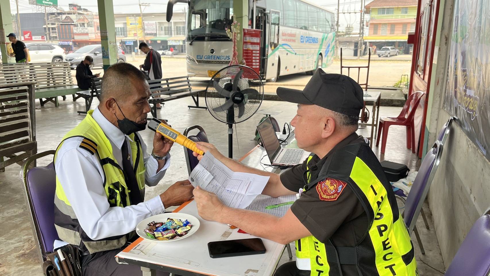 ม่วนอกม่วนใจ๋ ปิ๊กบ้านปลอดภัย ขนส่งเชียงรายดูแลตึงวัน! 