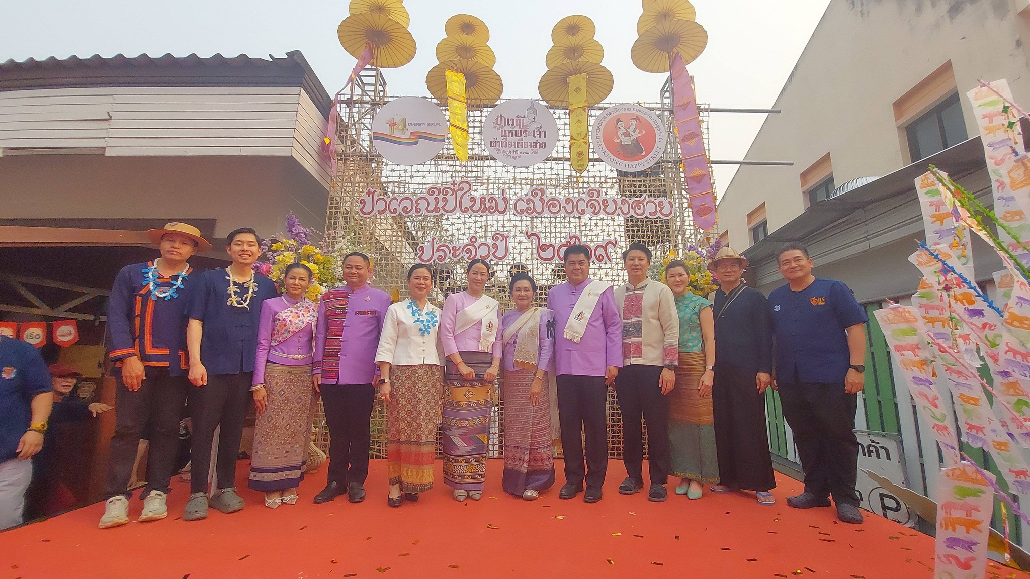 เชียงรายม่วนคัก! เปิดฉาก &ldquo;ป๋าเวณีปี๋ใหม่เมืองเจียงฮาย สายใยศรัทธา&rdquo; สงกรานต์ยิ่งใหญ่บนถนนคนเล่นน้ำสันโค้งน้อย สีสันไทไทย สุขไกลทั่วโลก