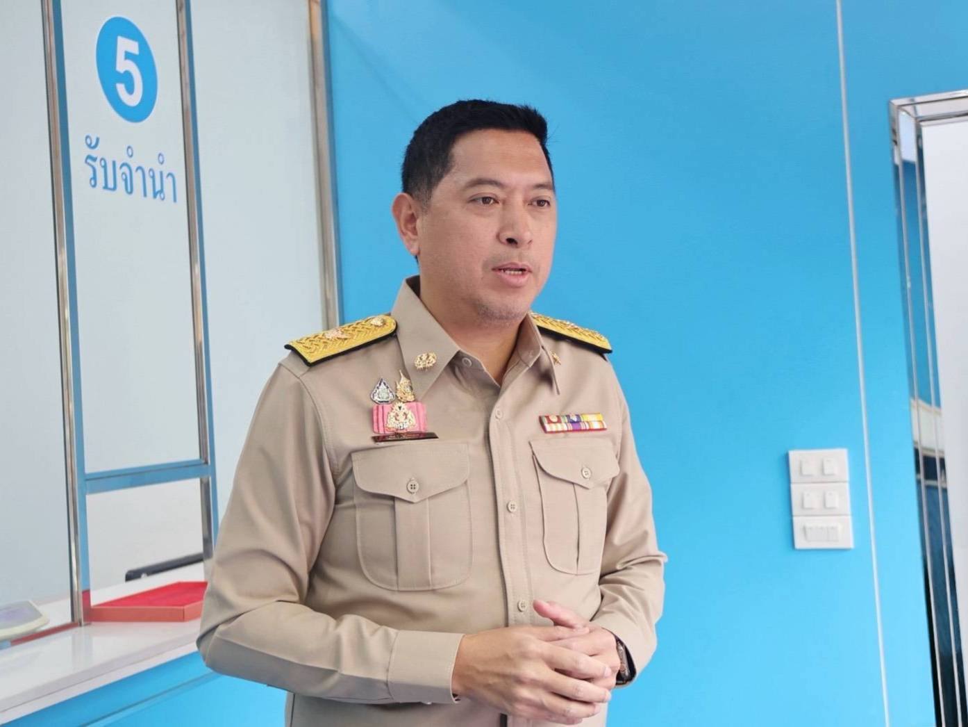 "นิกร" รมว.พม. โชว์ผลงาน "สธค. Back to School ฟรีดอกเบี้ย " ประชาชนแห่ใช้บริการเกือบ 5 พันราย วงเงินสะพัดกว่า 28 ล้านบาท