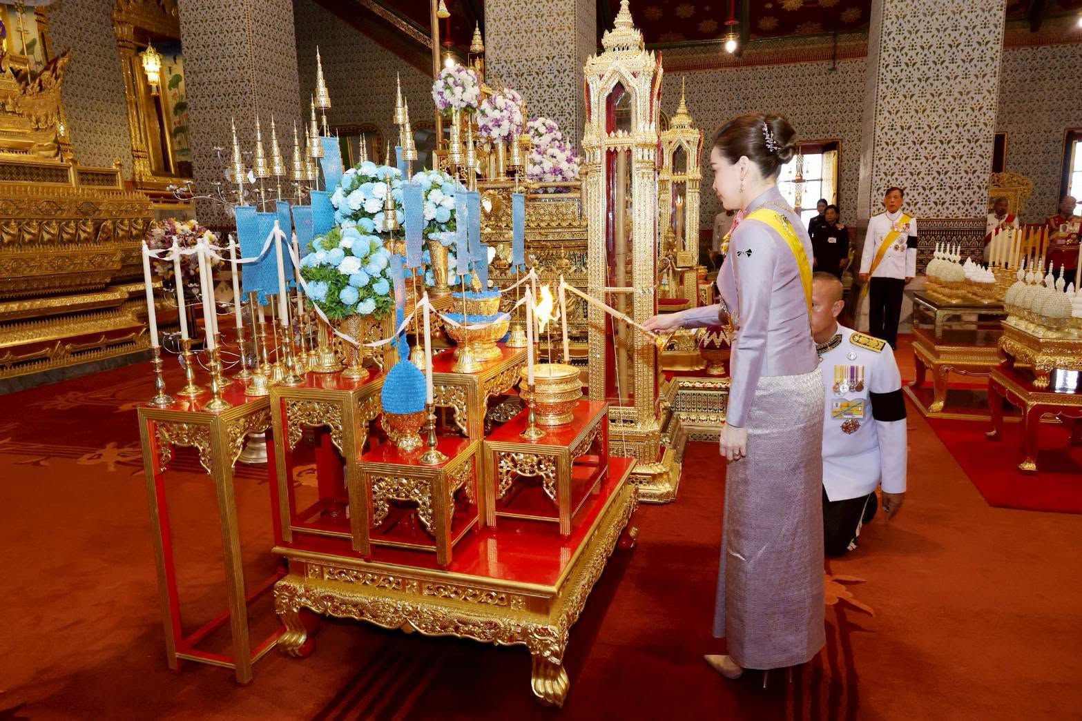 พระบาทสมเด็จพระเจ้าอยู่หัว และสมเด็จพระนางเจ้า ฯ พระบรมราชินี เสด็จพระราชดำเนิน ไปในการพระราชพิธีมหามงคลเฉลิมพระชนมพรรษา ๔ รอบ สมเด็จพระนางเจ้า ฯ พระบรมราชินี ๓ มิถุนายน ๒๕๖๙ ณ พระที่นั่งอมรินทรวินิจฉัย พระบรมมหาราชวัง