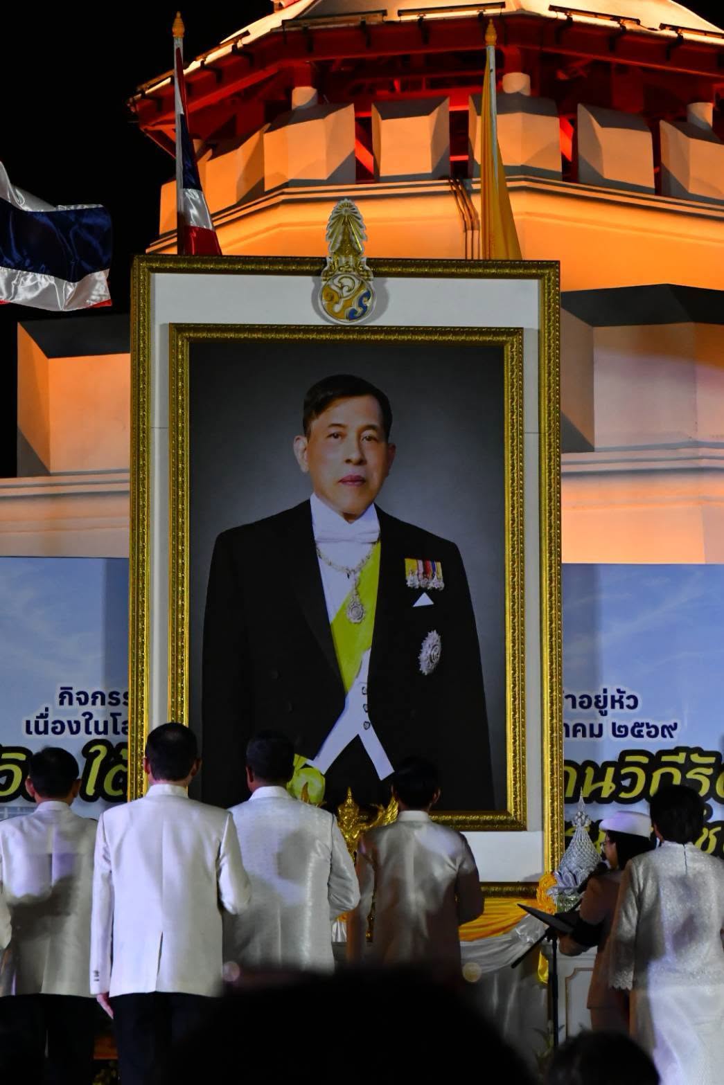 ภาพบรรยากาศ พิธีจุดเทียนถวายพระพรชัยมงคลแด่พระบาทสมเด็จพระเจ้าอยู่หัว  เนื่องในโอกาสวันเฉลิมพระชนมพรรษา พระบาทสมเด็จพระเจ้าอยู่หัว ๒๘ กรกฎาคม ๒๕๖๙