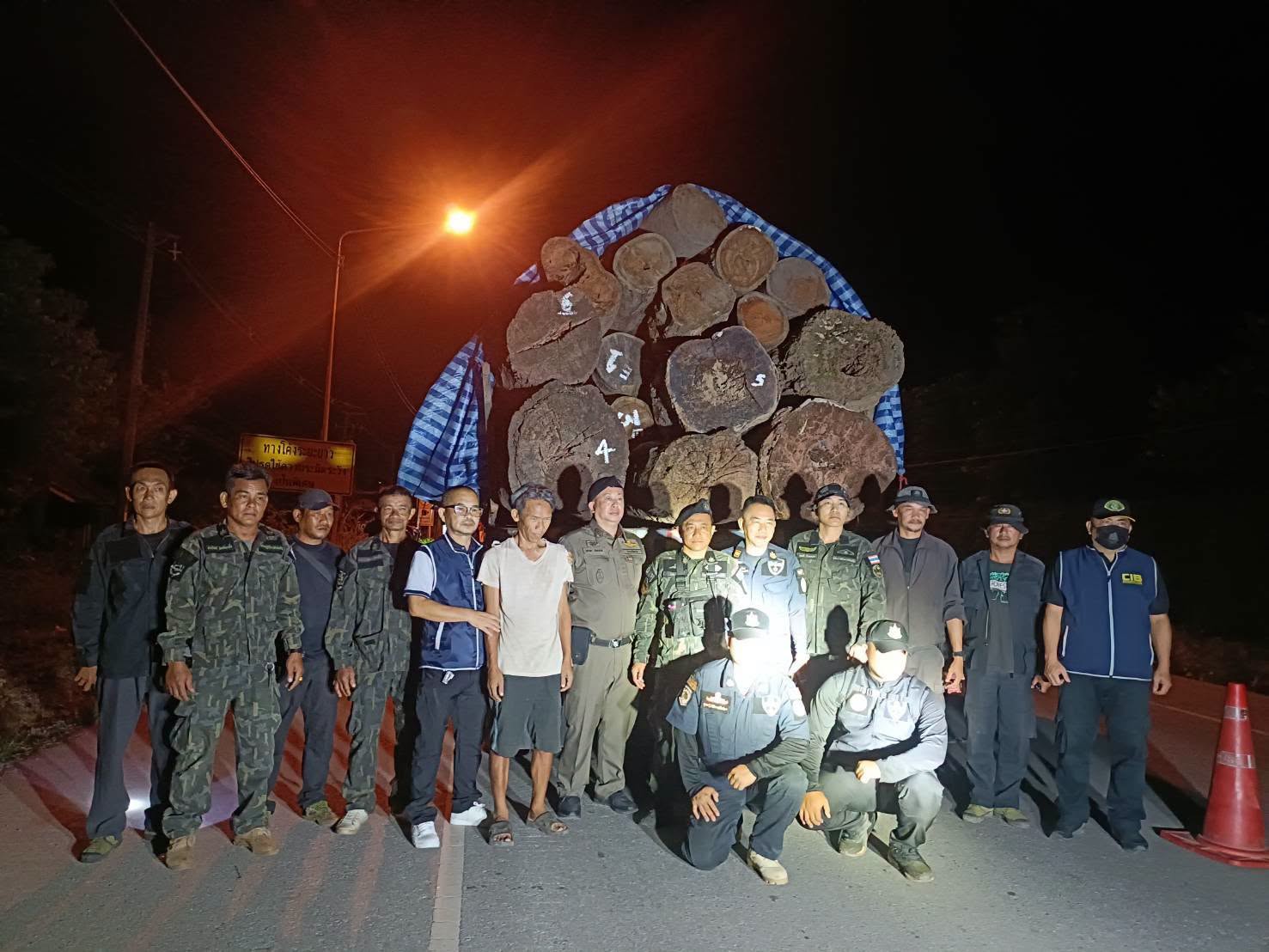 สกัดจับไม้ประดู่ท่อนล็อตใหญ่ 109 ท่อน &ldquo;รมว.สุชาติ&rdquo; สั่งด่วนขยายผลกวาดล้างทุนข้ามชาติ ลั่นฟันไม่เลี้ยงถึงตัวการใหญ่