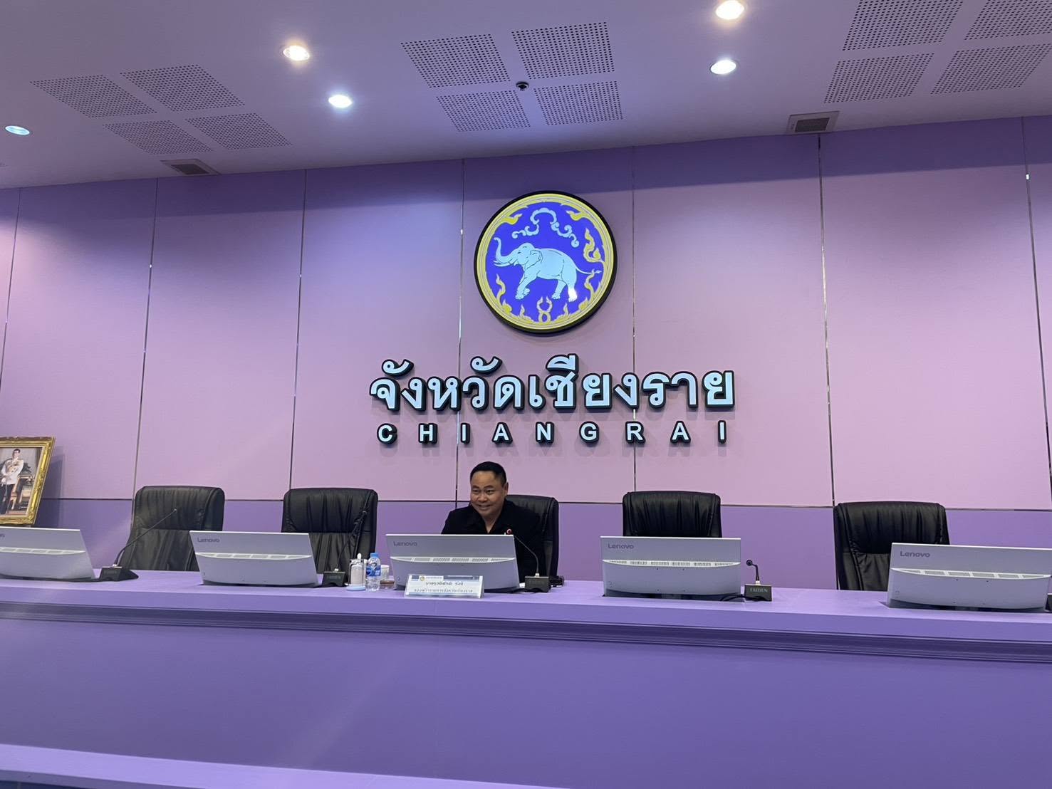 เชียงรายเร่งแก้ปัญหาบ้านไม่มีไฟฟ้าใช้ 15 อำเภอ 188 หมู่บ้าน 2,798 ครัวเรือน หารือแนวทางใช้พลังงานทดแทนช่วยเหลือประชาชน