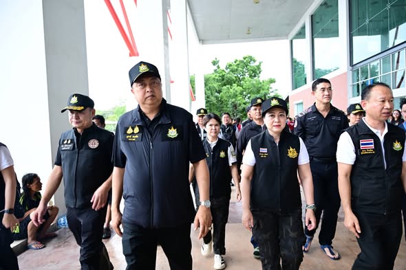 &ldquo;รมว.สุชาติ&rdquo; สั่งเพิ่มกำลัง ทส. เร่งช่วยน้ำท่วมร่มเกล้า&ndash;ลาดกระบัง ส่งอาหาร&ndash;น้ำดื่มถึงประชาชน