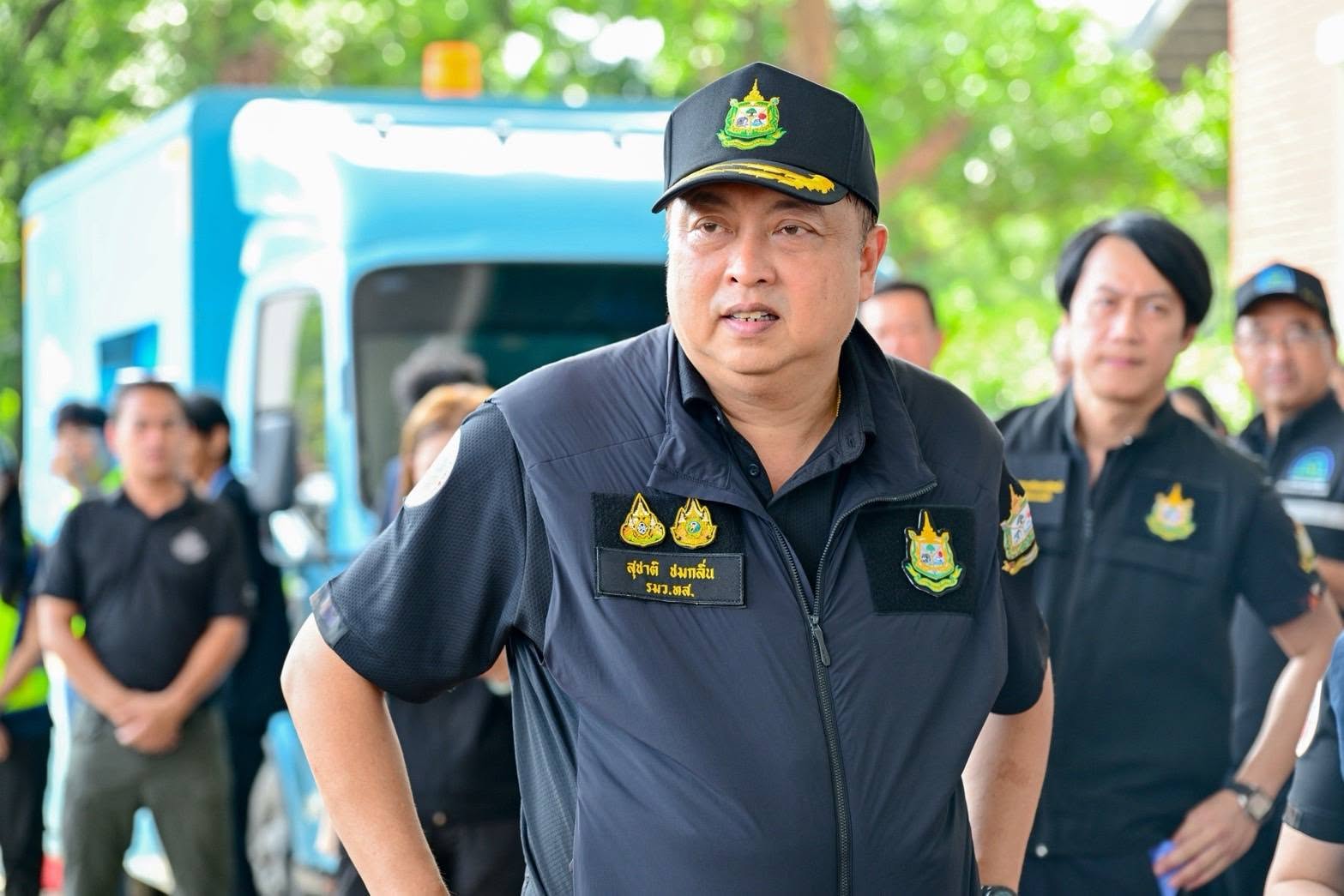&ldquo;สุชาติ&rdquo; สั่งดูแลน้ำท่วมชลบุรีใกล้ชิด มอบ &ldquo;พลอยลภัสร์&rdquo; ประจำ สลน. ลุยพื้นที่ช่วยประชาชน เร่งระบายน้ำ&ndash;ฟื้นฟู ไม่ทิ้งผู้ประสบภัย