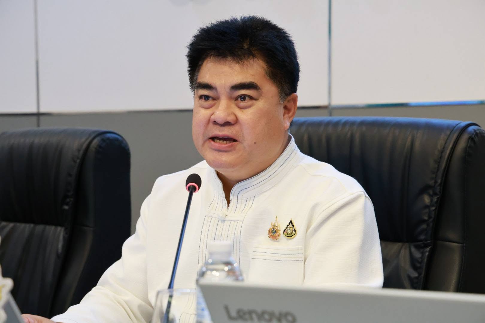 เชียงรายประชุมเข้มเตรียมความพร้อมเป็นเจ้าภาพสัมมนาหอการค้าทั่วประเทศ ครั้งที่ 44 ระหว่างวันที่ 13&ndash;14 พฤศจิกายน 2569 คาดต้อนรับผู้นำธุรกิจ นักธุรกิจรุ่นใหม่ และผู้บริหารภาครัฐกว่า 2,000 คน พร้อมเตรียมนำเสนอสินค้าหัตถศิลป์ท้องถิ่นและโปรแกรมท่องเที่ยว 9 เส้นทาง หวังกระตุ้นเศรษฐกิจและกระจายรายได้สู่ชุมชน